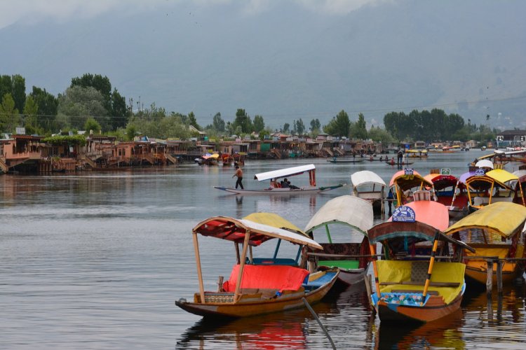 Kashmir tour package: Essential Tips for Winter Planning