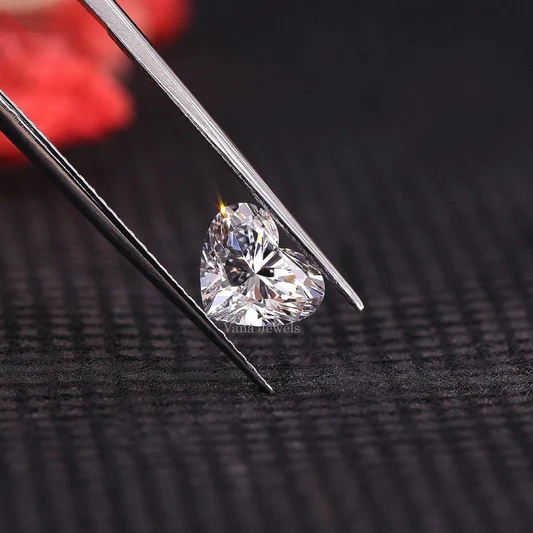 Moissanite vs Diamond: Breaking Down the Key Differences