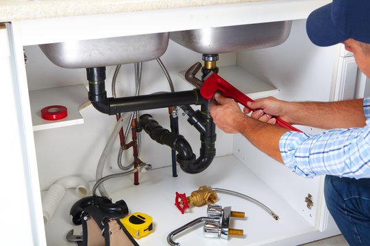 Why Hiring the Best Plumbing Services Saves You Money